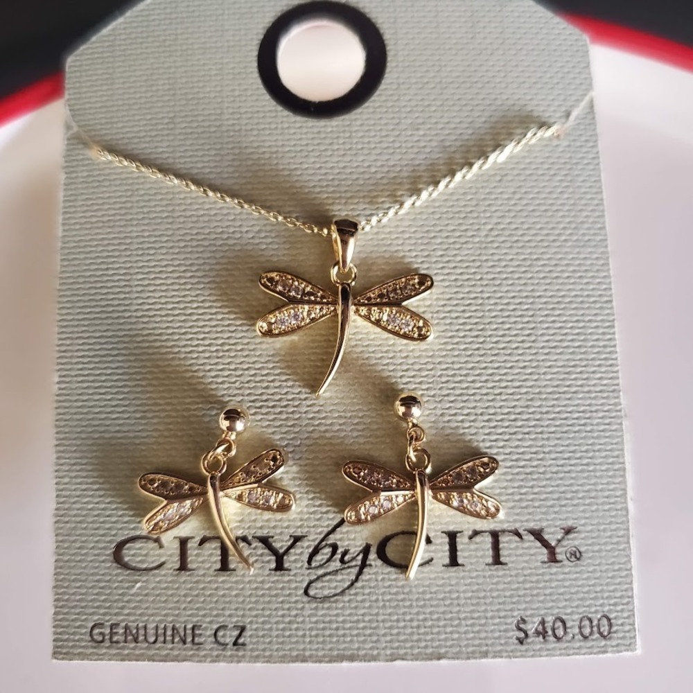 City by City Dragonfly Gold Tone Necklace and‎ Earrings Set Crystal Accents NWT